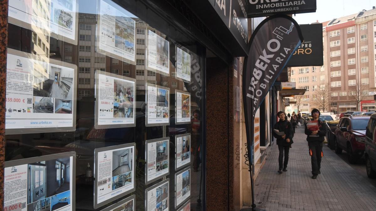 Escaparate de una inmobiliaria de A Coruña