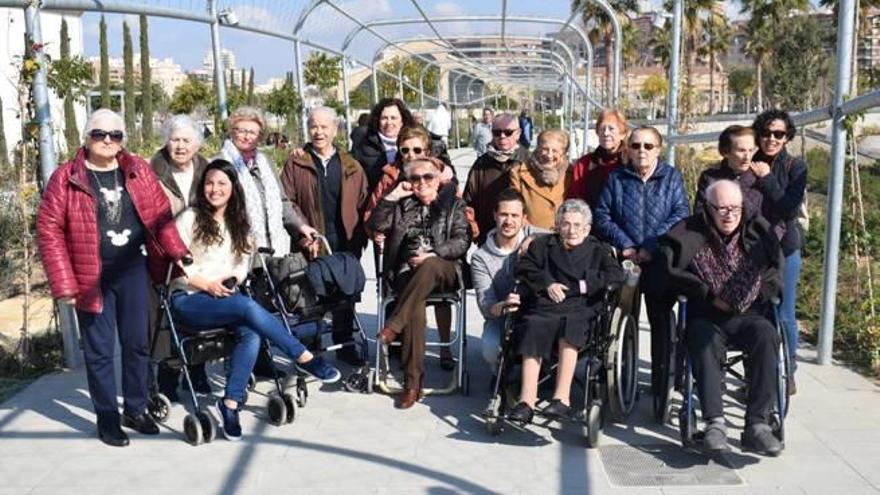 Mayores de La Purísima visitan por primera vez el Parc Central.