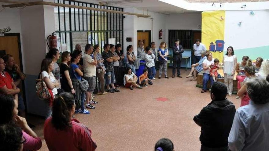 Los padres, reunidos para analizar los recortes.