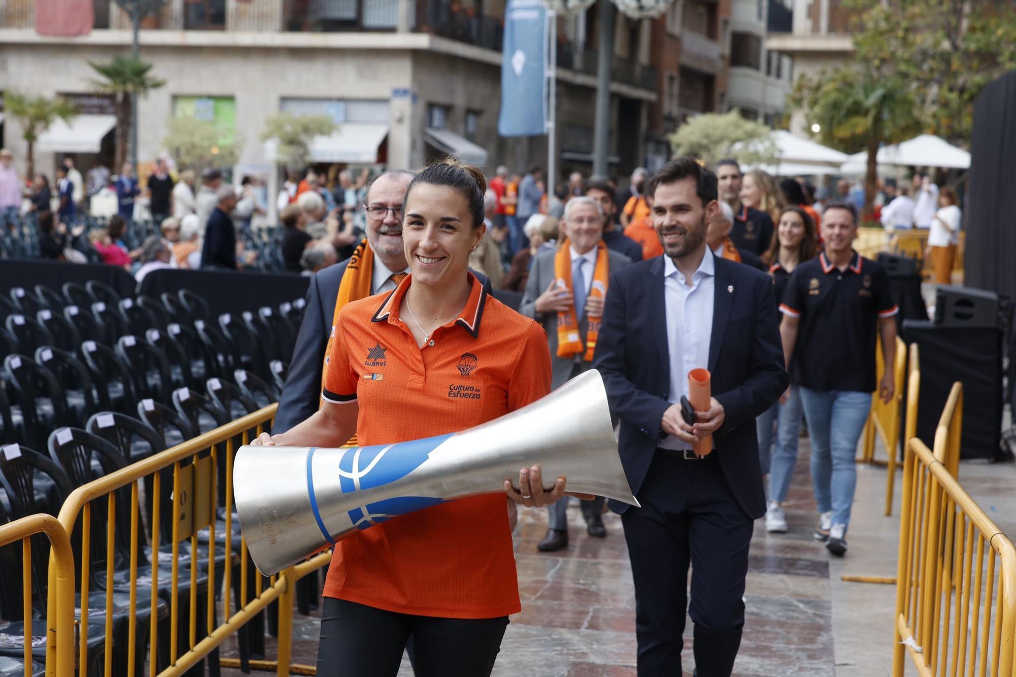 El Valencia Basket celebra en casa su triplete histórico