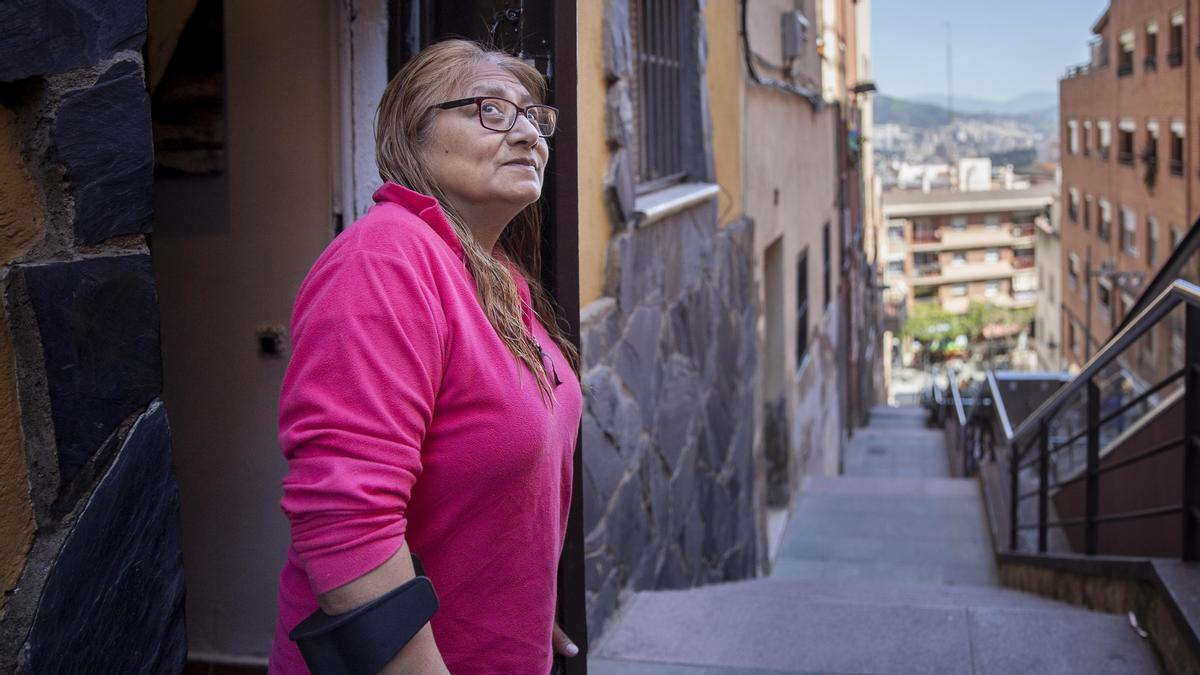 26/04/2022  Sociedad Anamelba Alvarado, una mujer que ha okupado un piso propiedad de un banco en el barrio del Carmel con su marido y una madre soltera por necesidad FOTO de FERRAN NADEU