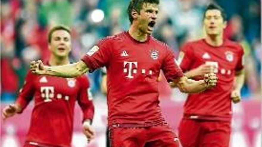 El Bayern de Munic s&#039;acarnissa contra un mal Borussia