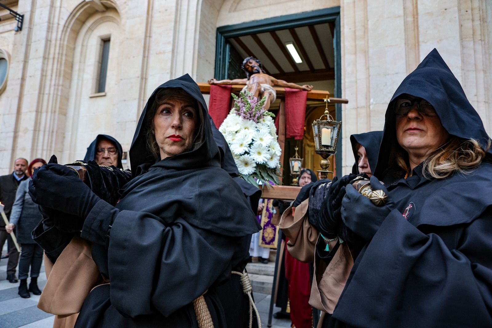 Así ha sido la procesión del Vía Crucis en Alcoy