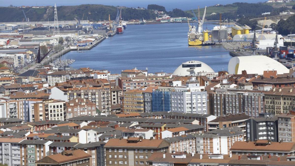 Imagen del Puerto de Avliés y su ría desde donde operan Arcelor y Windar