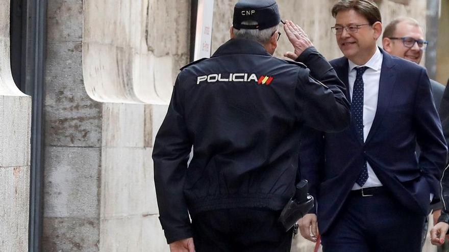 Ximo Puig, a su llegada hoy al Palau de la Generalitat.