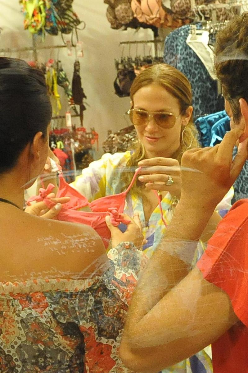 Jennifer Lopez y Marc Anthony de compras por Capri