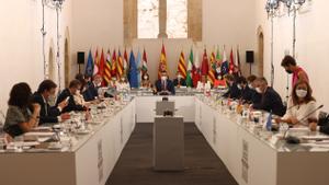El presidente del Gobierno, Pedro Sánchez, preside el plenario de la XXIV Conferencia de Presidentes, reunida este 30 de julio en el convento de San Esteban de Salamanca.