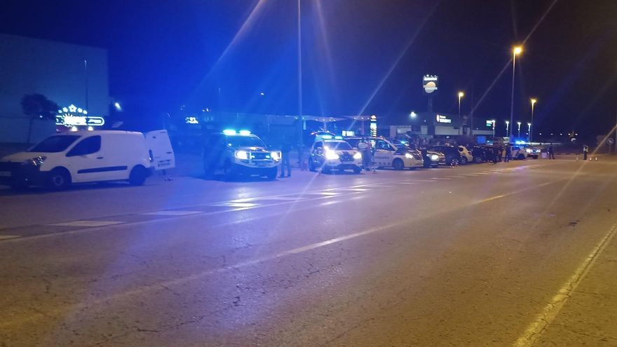 Dos detinguts en un macrocontrol de trànsit a la Jonquera amb 74 vehicles escorcollats i 190 identificacions