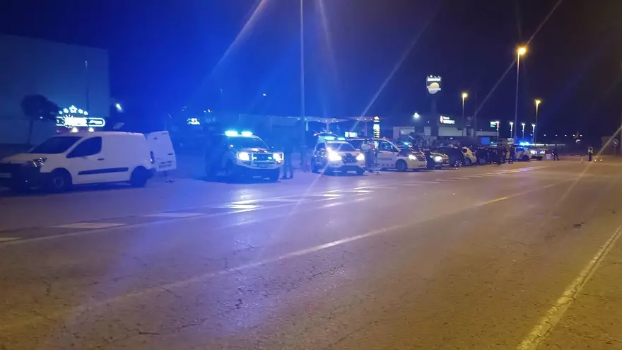 Dos detinguts en un macrocontrol de trànsit a La Jonquera amb 74 vehicles escorcollats i 190 identificacions