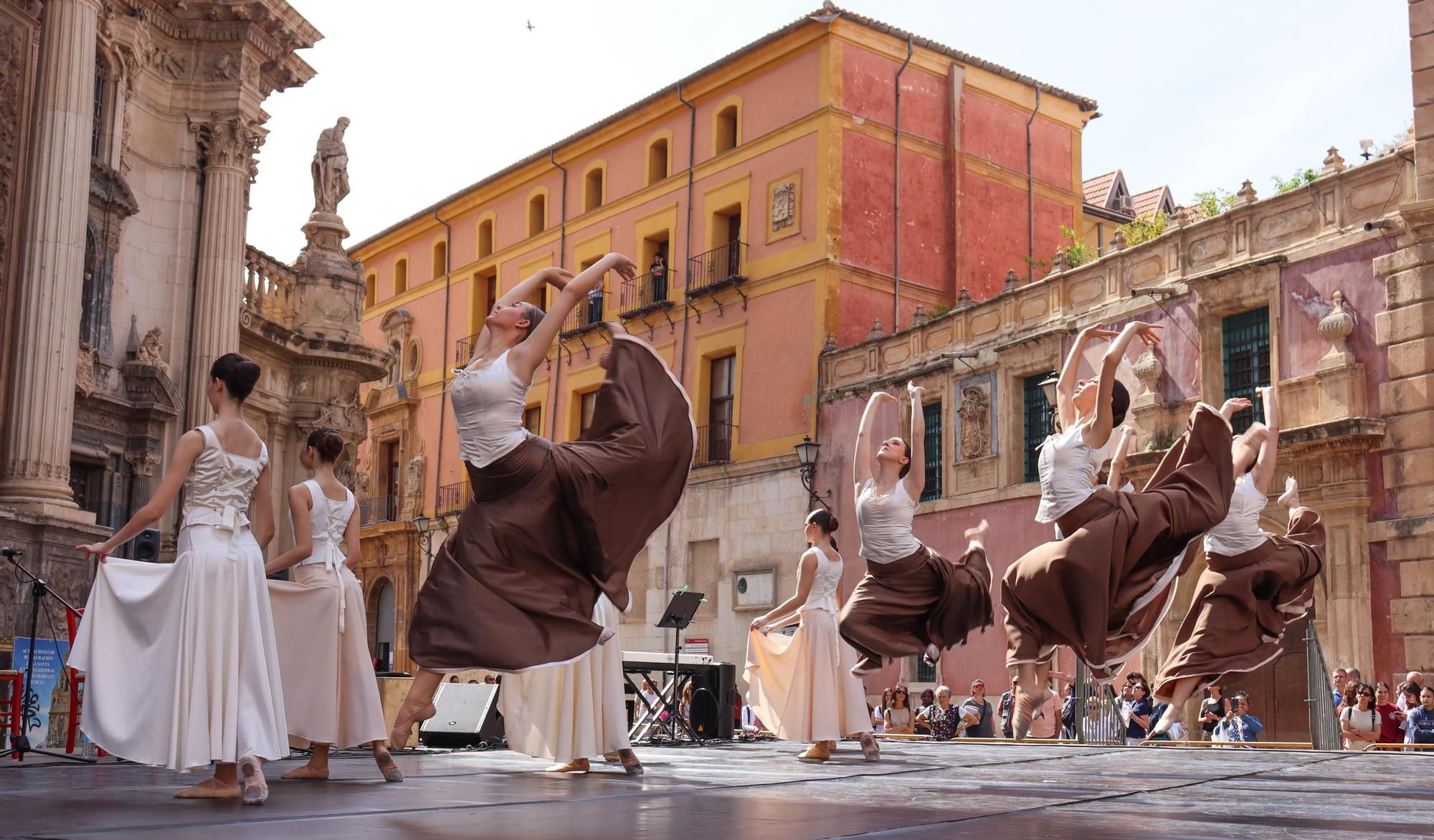 Exhibición de danza en la plaza Belluga de Murcia