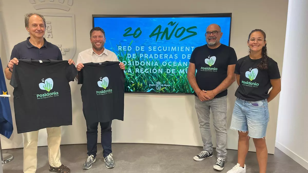 La Red de seguimiento de praderas de posidonia en la Región cumple 20 años