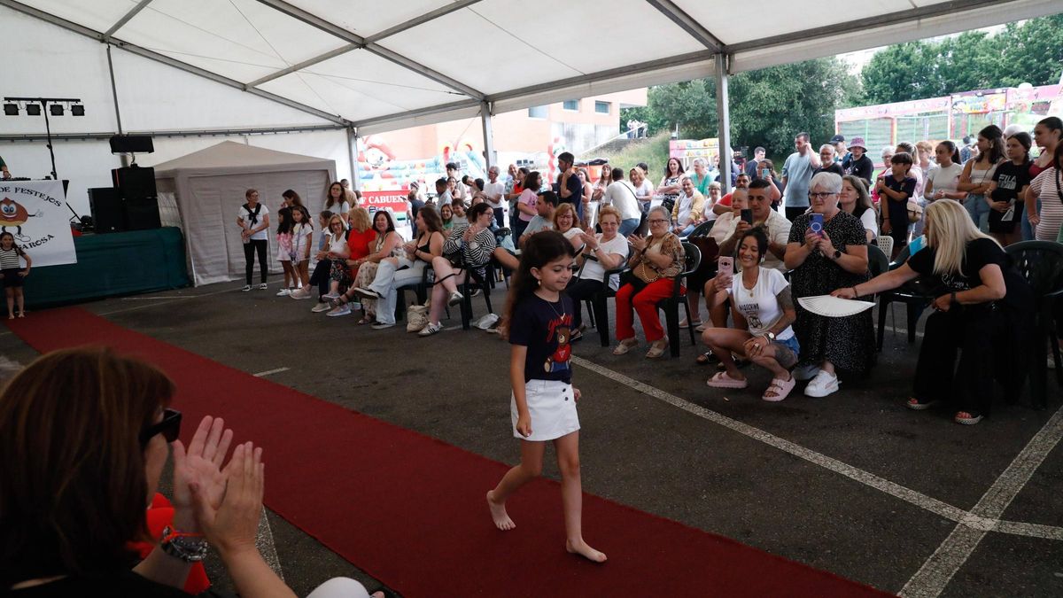 Un instante del desfile en el barrio de La Luz.