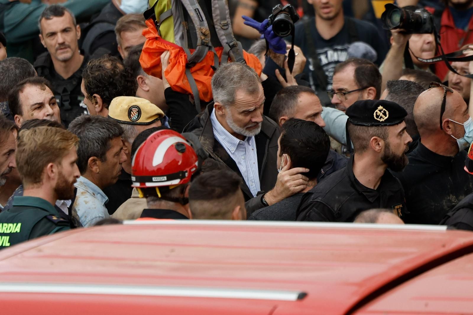 Felipe VI en su visita a Paiporta