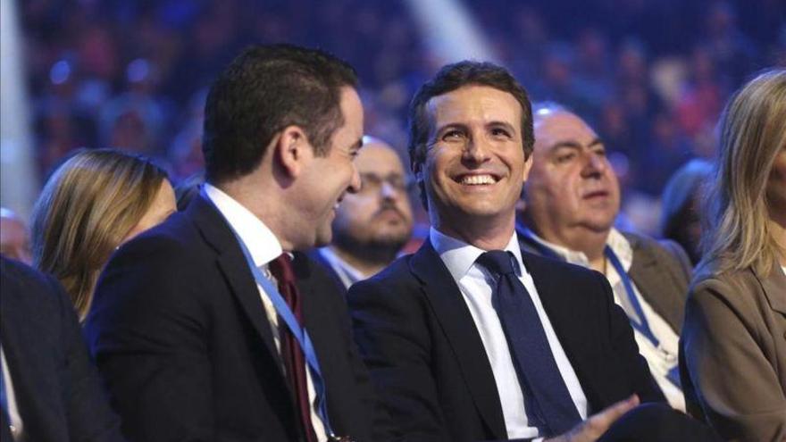 Casado, criticado dentro y fuera del PP por su propuesta regresiva sobre el aborto