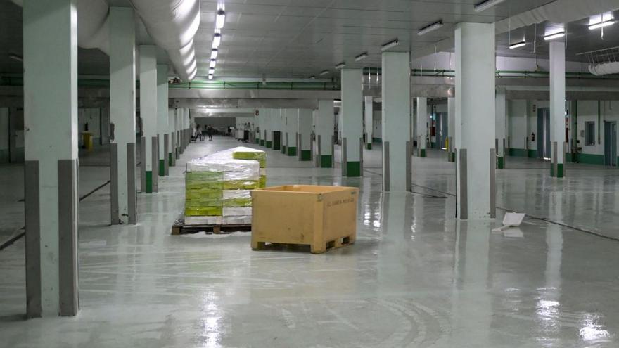 Interior de la nave de la Lonja del puerto de A Coruña el pasado jueves