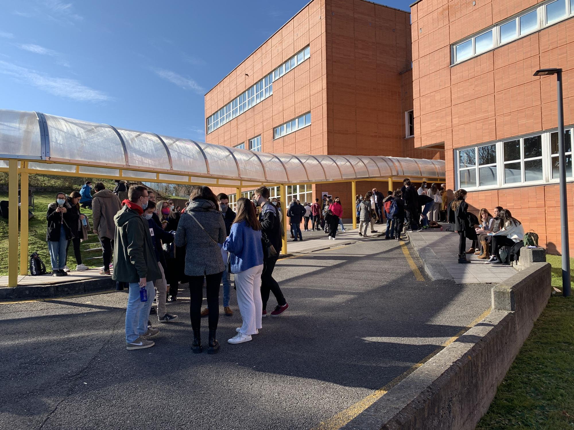 La hora de la verdad para casi 1.500 futuros médicos que se examinan del MIR en Oviedo