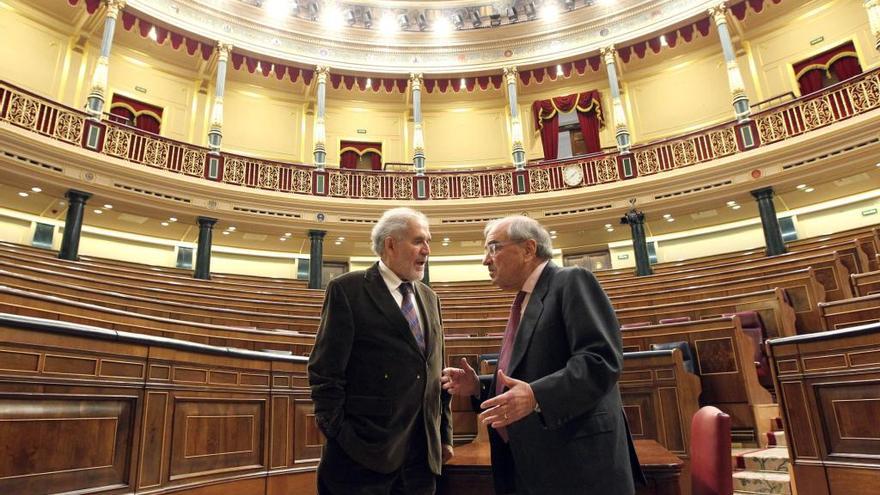 Rodolfo Martín Villa y Demetrio Madrid, durante el coloquio con motivo del 35 aniversario del Estatuto de Autonomía.