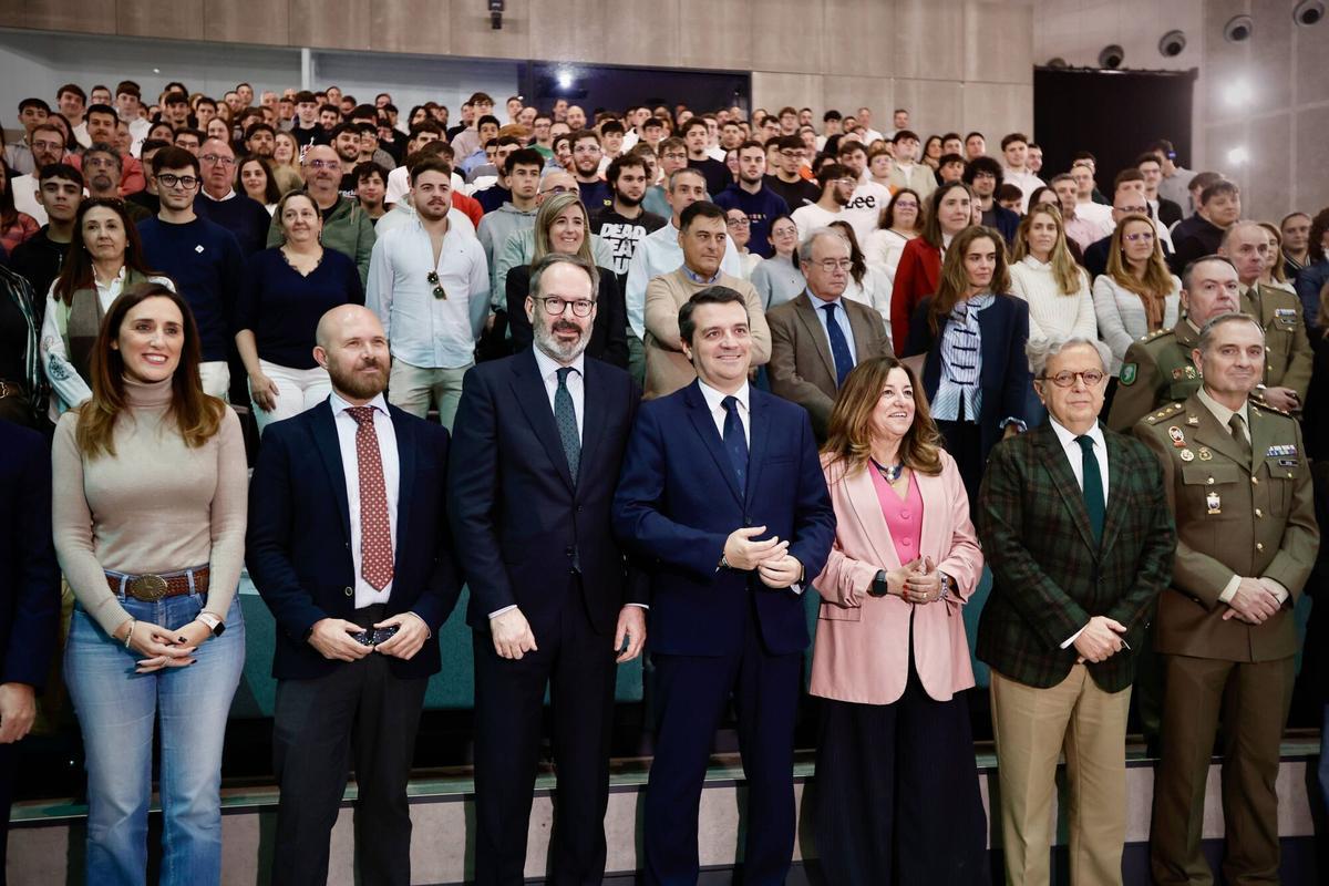 La consejera de Desarrollo Educativo y Formación Profesional, María del Carmen Castillo, el alcalde de Córdoba, José María Bellido, y el presidente de la Diputación de Córdoba, Salvador Fuentes, asisten a la presentación de la Oferta FP Vinculada a la BLET (Córdoba. Centro de Creación Contemporánea de Andalucía - C3A)