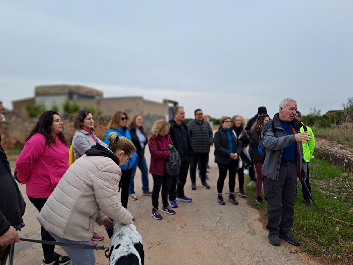 Explicacions durant la ruta per conéixer el valor històric i natural de l’entorn.