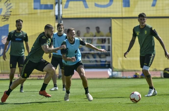 TELDE. Entrenamiento de la UDLP  | 02/04/2019 | Fotógrafo: José Pérez Curbelo