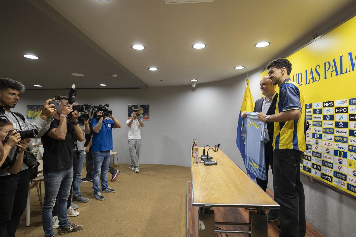 Adrián Suárez, ayer, en su presentación con la UD.