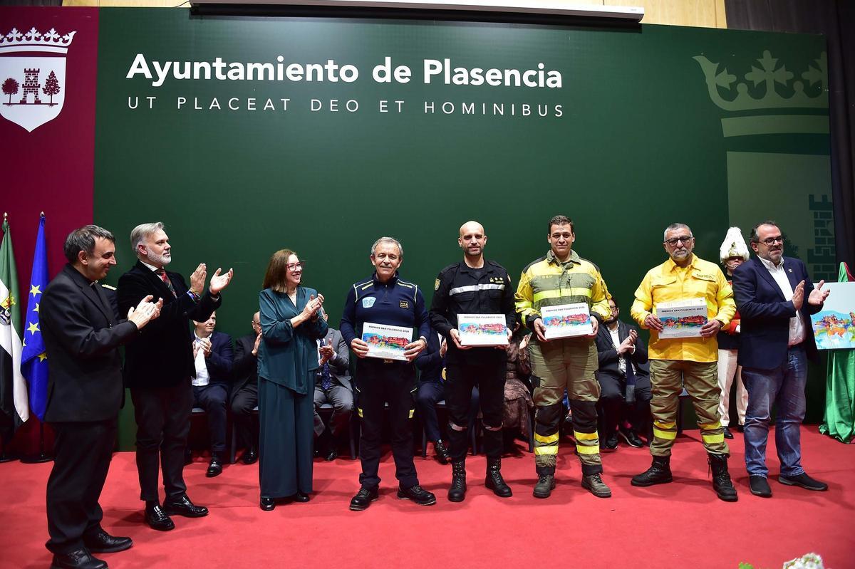 Premio para los responsables de la extinción del fuego en la zona norte, este verano.