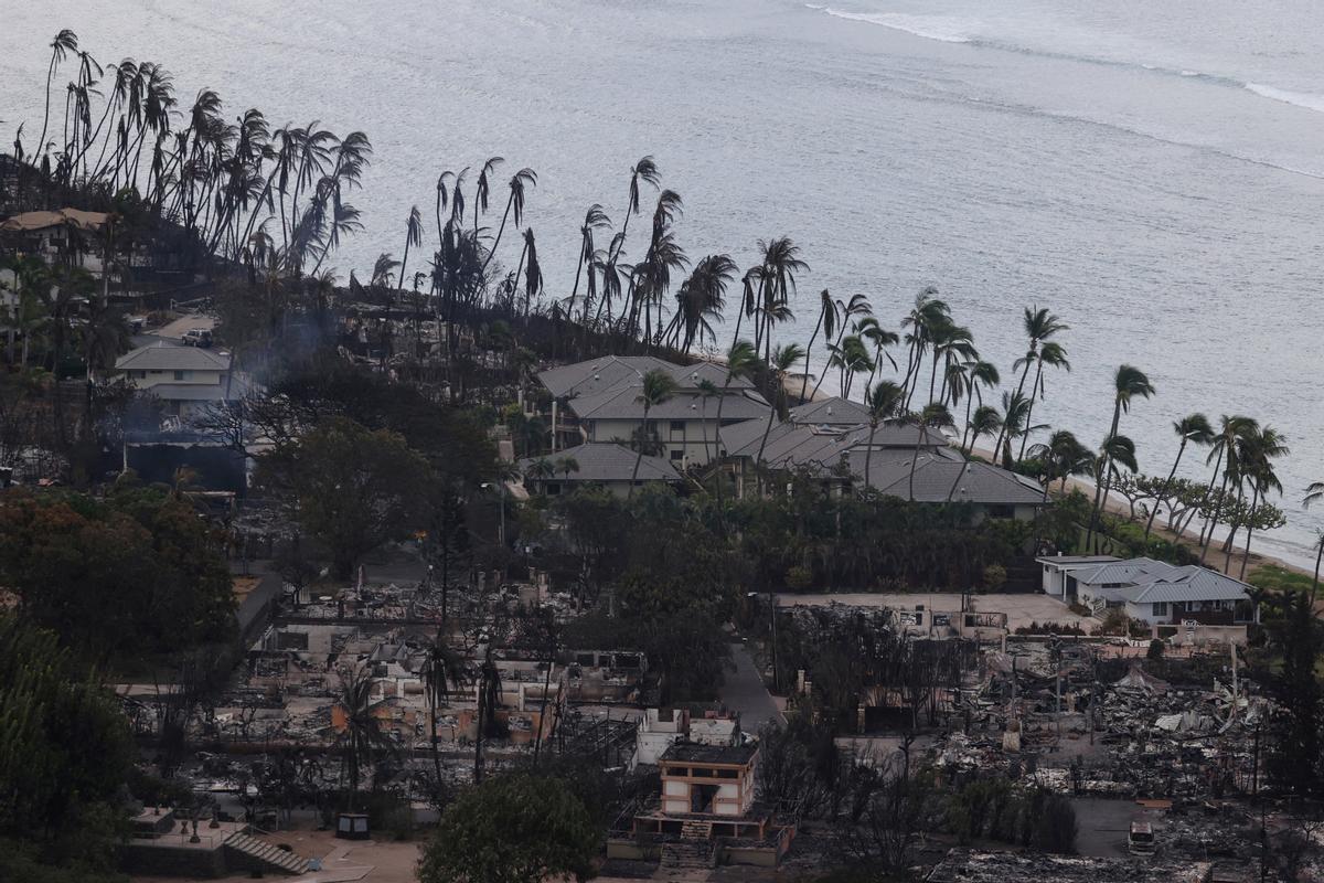 El fuego destruye la localidad de Lahaina, en Hawái