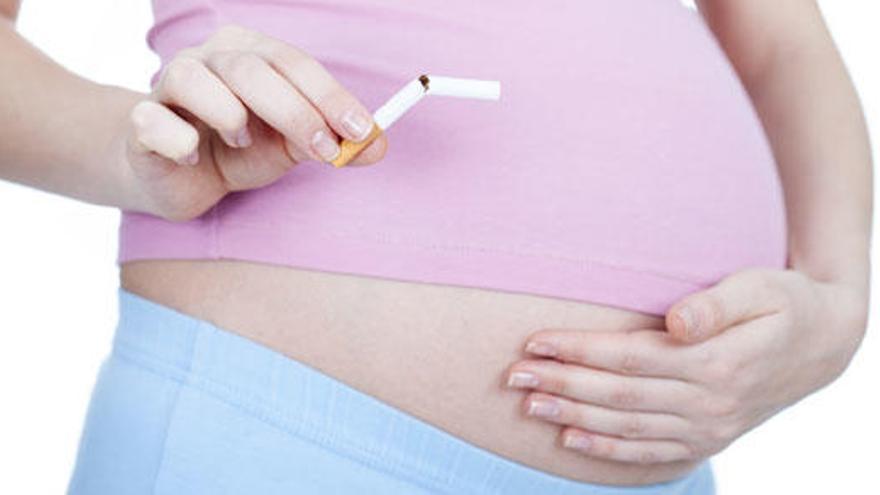 Un estudi mostra com fumar durant l&#039;embaràs afecta el fetus.