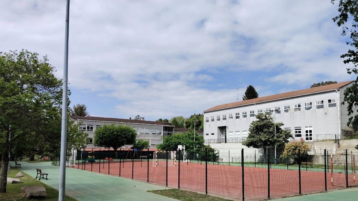 Colegio de Bragade, en Oza-Cesuras.