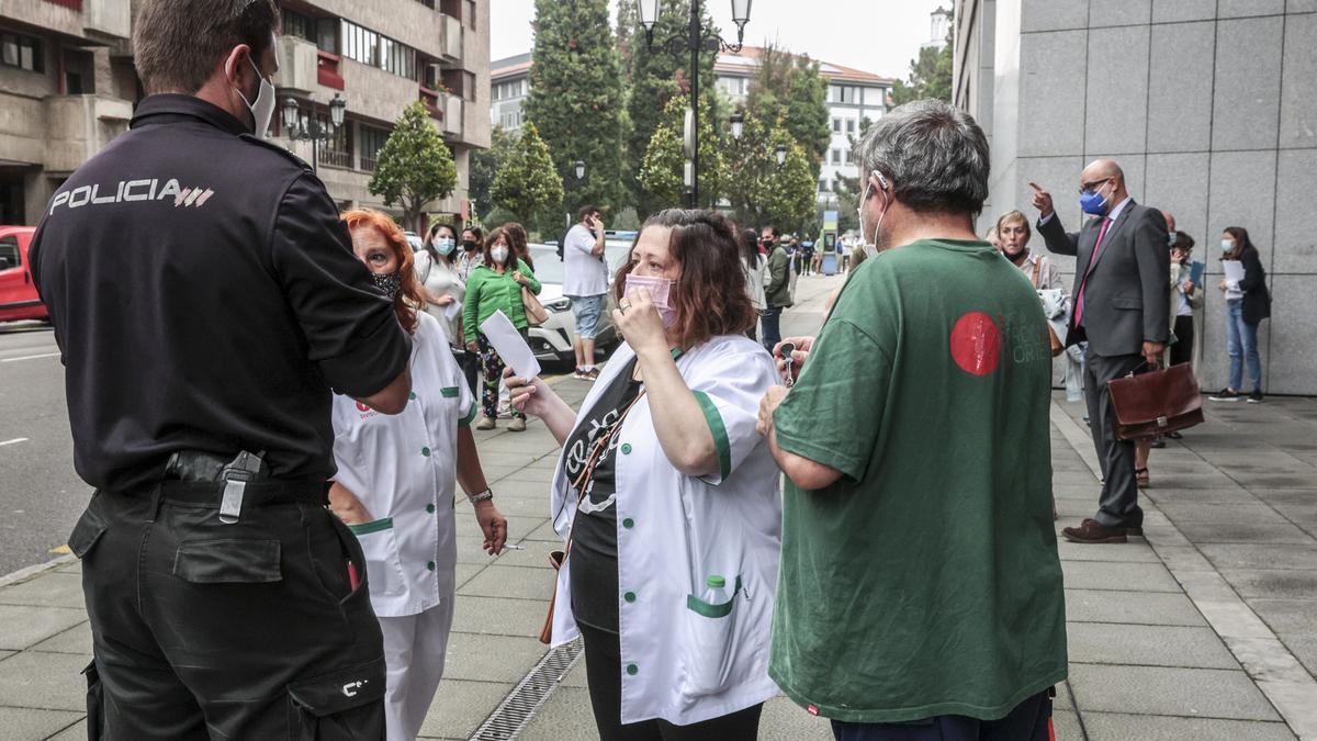 Amenaza de bomba en Oviedo: desalojan el Centro Cívico y acordonan la zona