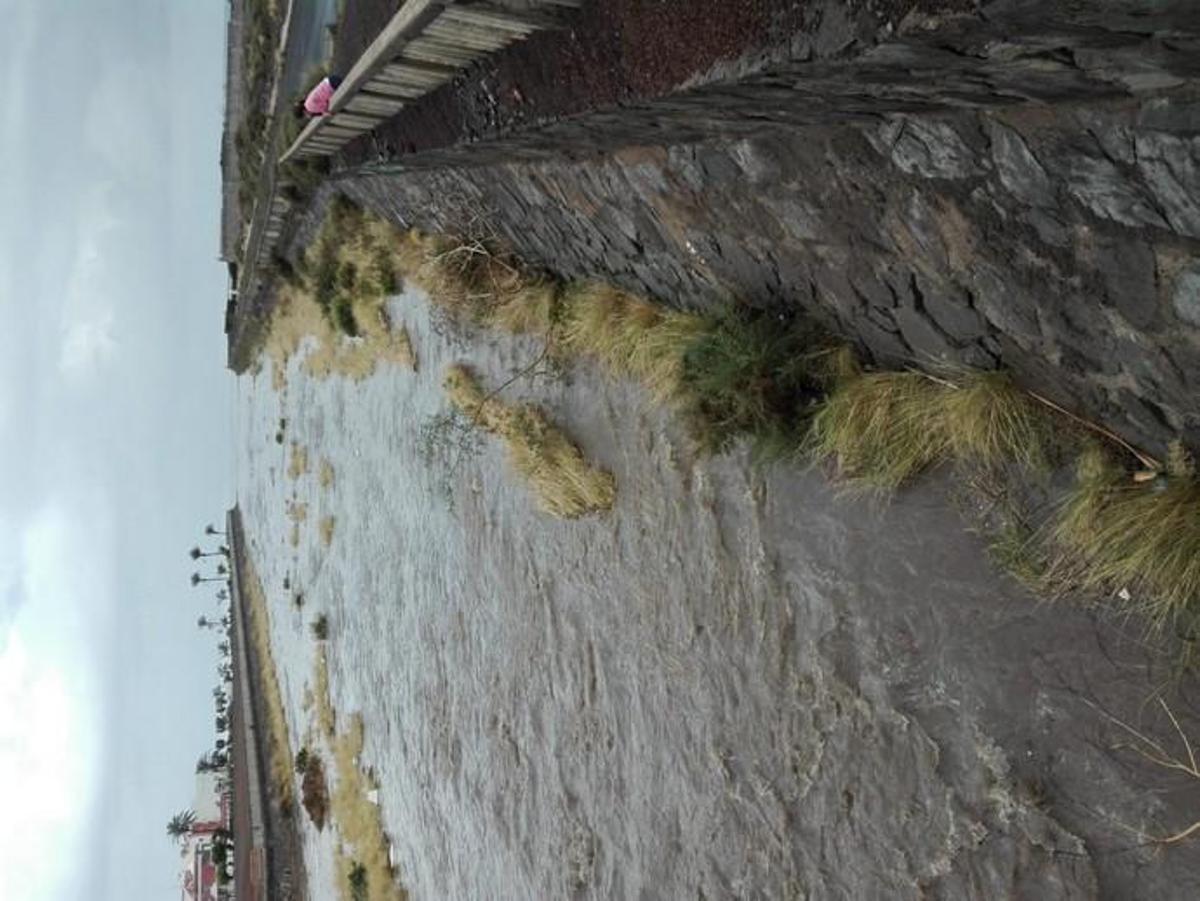 El barranco de Arinaga corre