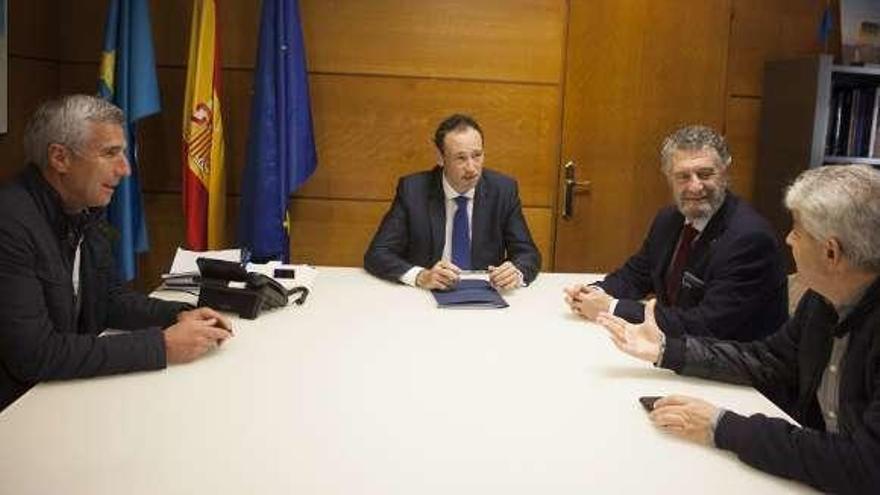 Marcelino Martínez, Guillermo Martínez, Ignacio García Palacios y Belarmino Fernández, en la reunión de ayer.