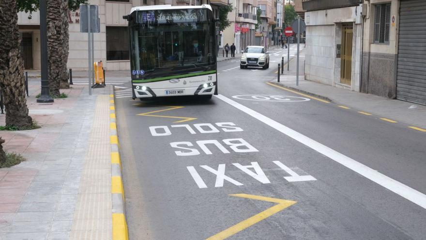 El autobús gana espacio en el centro de Elche