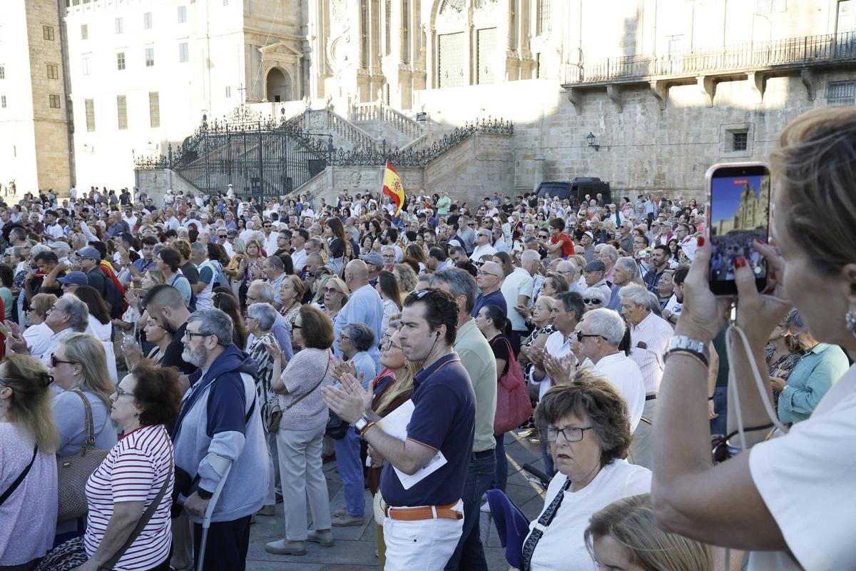 Cientos de personas se movilizan en Santiago para mostrar su apoyo a Ceuta Cientos de personas se movilizan en Santiago para mostrar su apoyo a Ceuta