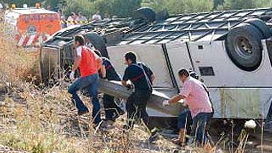 El vuelco de un autobús en la provincia de Jaén causa 5 muertos y 47 heridos