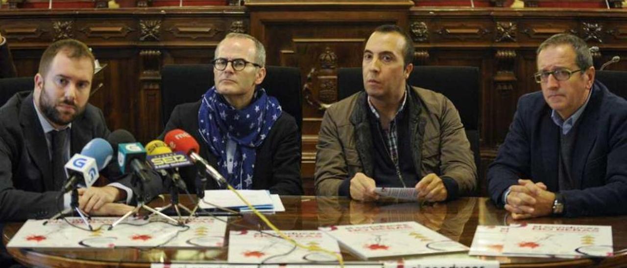 Llorente, el alcalde, Jesús Vázquez, Bouzada, y Gómez, en la presentación de la campaña. // Brais Lorenzo