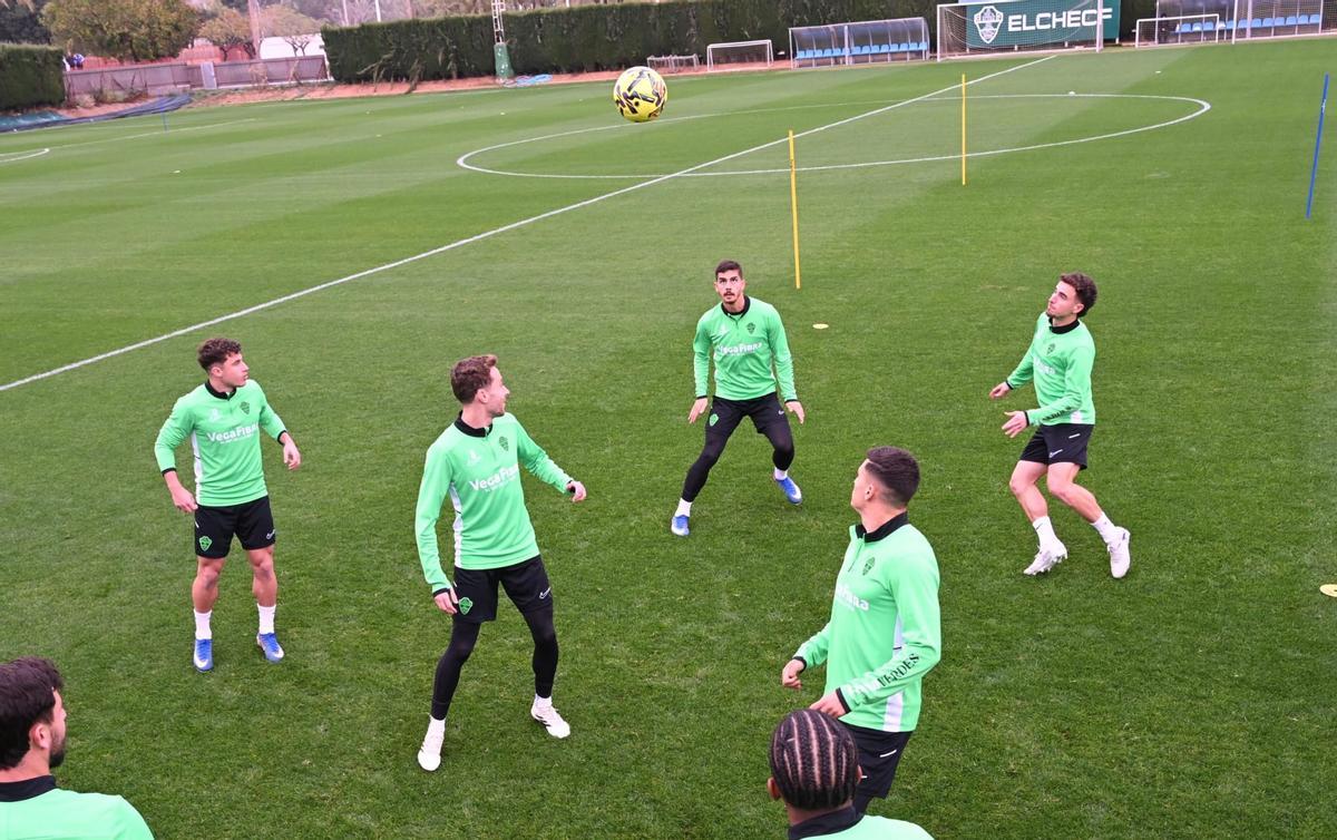 Entrenamiento del Elche previo al partido contra el Real Madrid