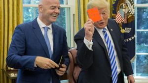 Gianni Infantino, presidente de la FIFA, junto a Donald Trump, presidente de los EEUU, en 2020.