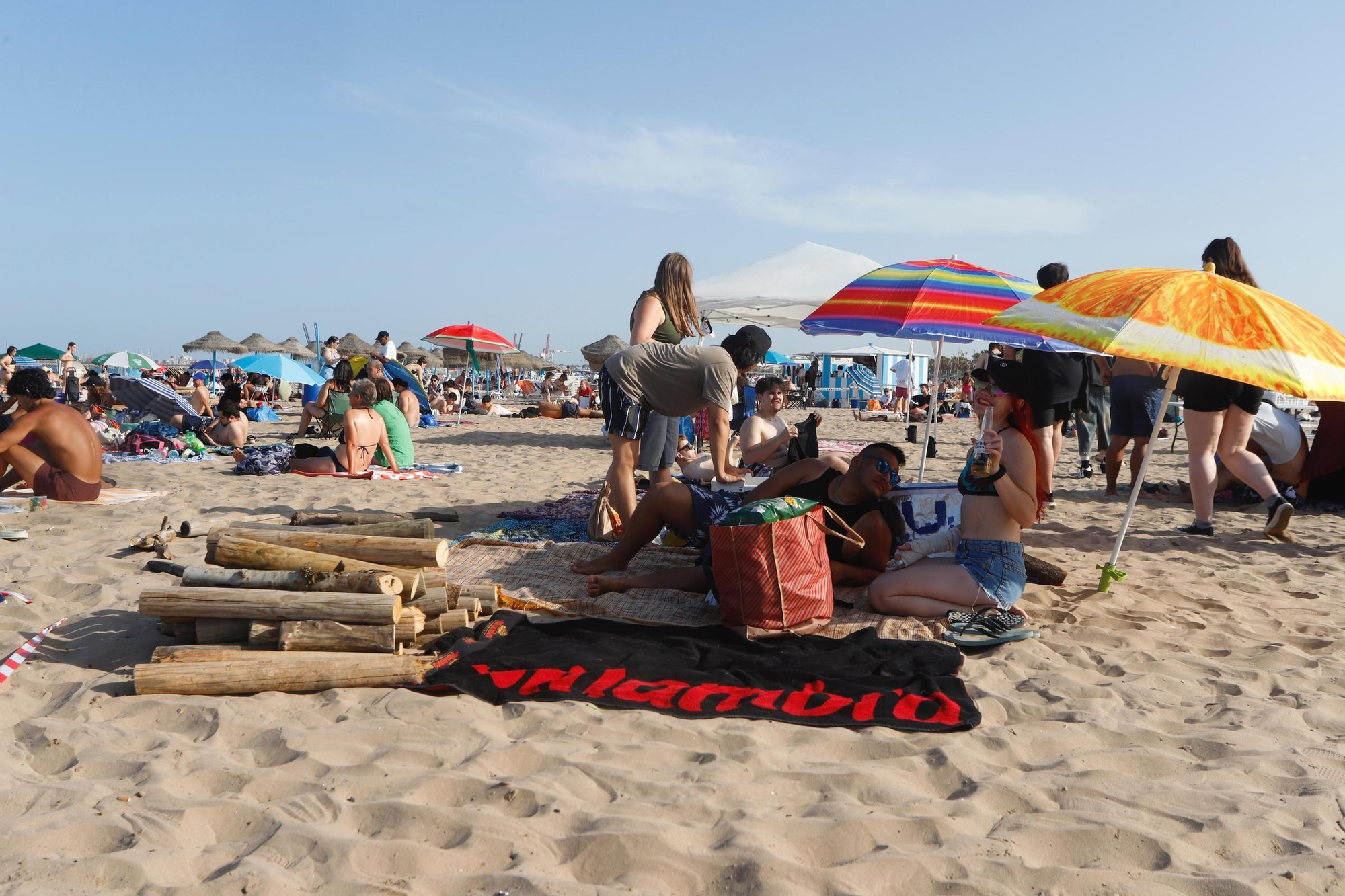 Todo listo para la noche de San Juan en las playas valencianas