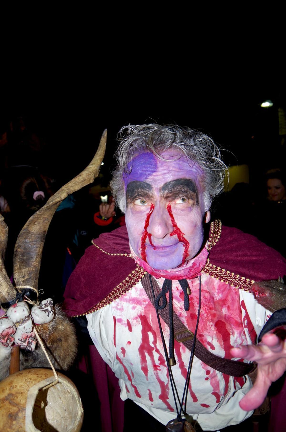 Por la noche también se celebra un concurso de disfraces para los adultos.