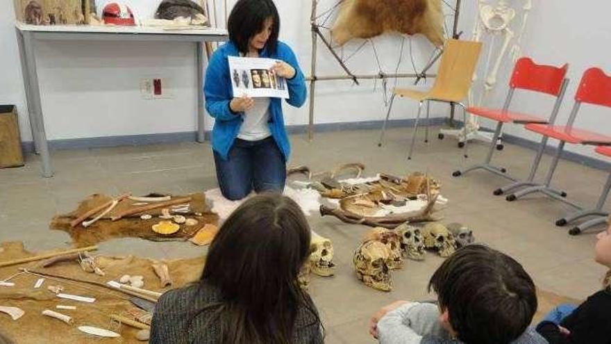 El taller dedicado al papel de la mujer en la Prehistoria.