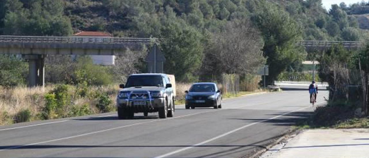 Agrede a su pareja, se la lleva en el coche y huye de la policía de Gandia