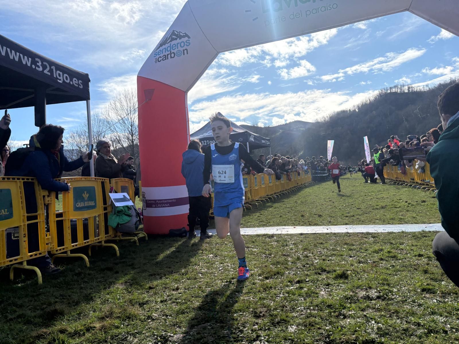 Casi 1.500 niños en Laviana para las "Miniolimpiadas" del Principado: así fue la carrera
