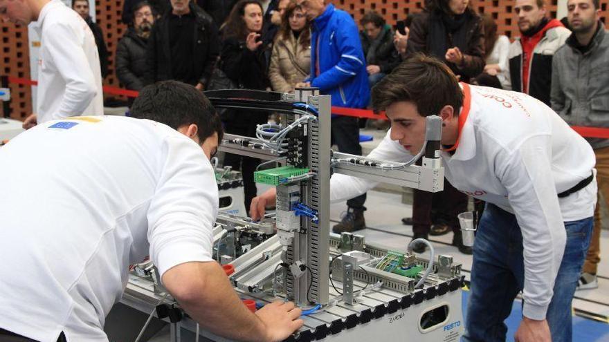 Participantes en el Campeonato Regional de Mecatrónica de Formación Profesional