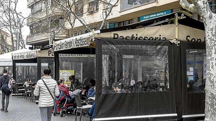 Una imagen de una terraza que incumpliría la nueva ley de adicciones.