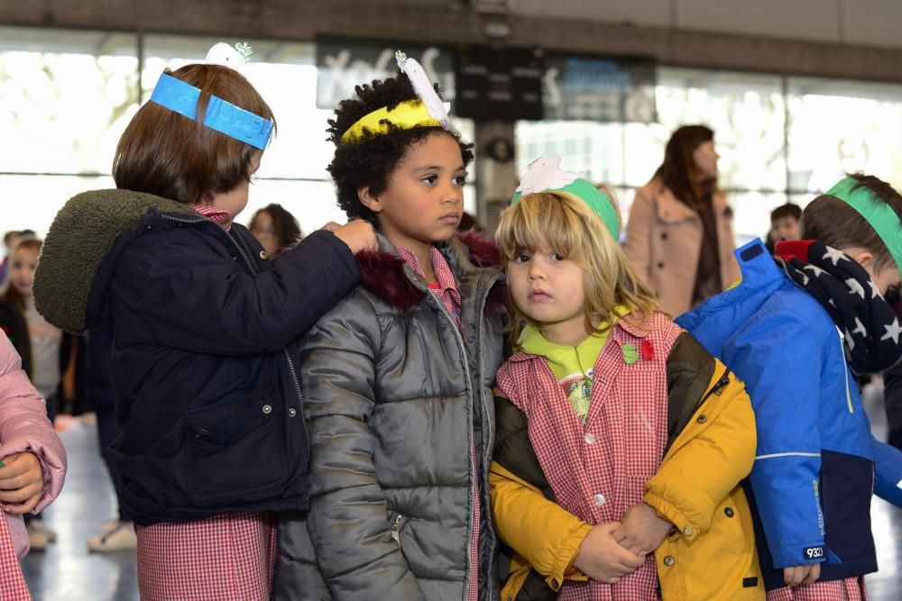 Los 500 alumnos del colegio San Francisco Javier participan en los actos del Día de la Paz