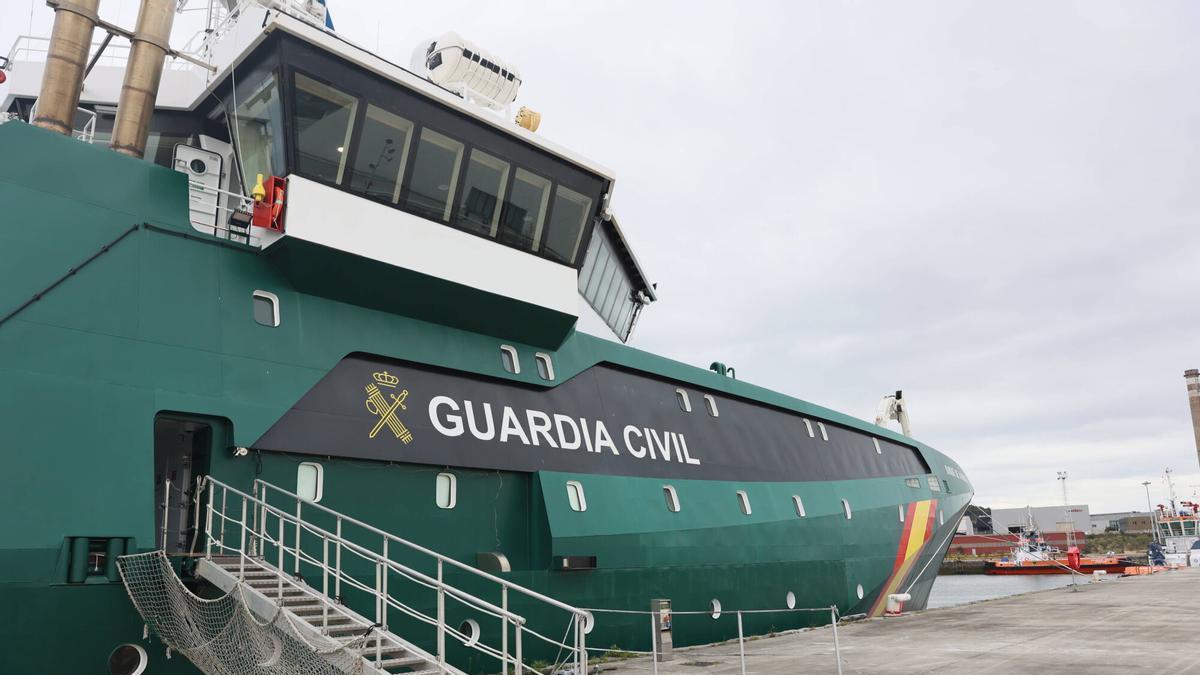 En las entrañas del "Duque de Ahumada", el "superbarco" atracado en Asturias con el que la Guardia Civil lucha contra el narcotráfico