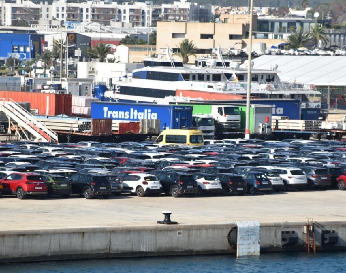 El sector de 'rent a car' ve «complicado» aplicar este año la limitación de vehículos en Ibiza