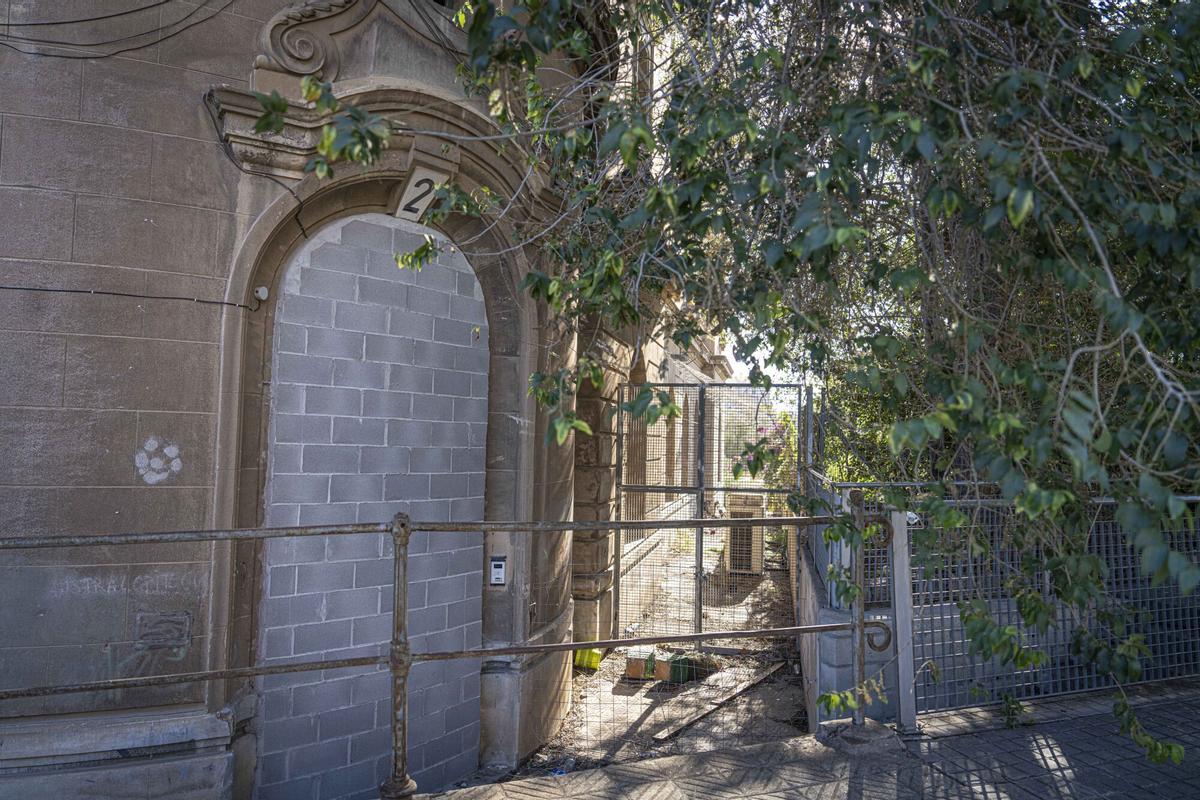 Barcelona, 28/10/2025 Barcelona. Foto del edificio de la estación de Adif de La Sagrera, que se prevé derribar a principios de 2026. AUTOR: MANU MITRU
