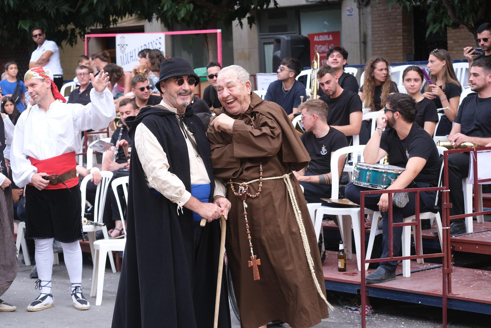 Así ha sido el tradicional Contrabando de la comparsa de Andaluces en los Moros y Cristianos de Villena